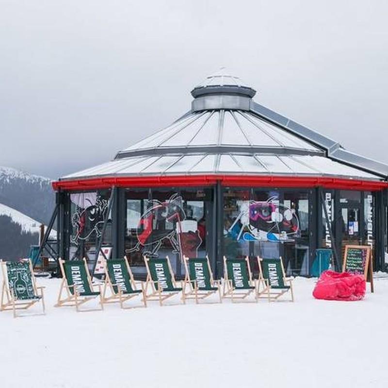 Pracovník obsluhy FUNI bar - Priehyba Chopok SEVER 1.342 m n. m