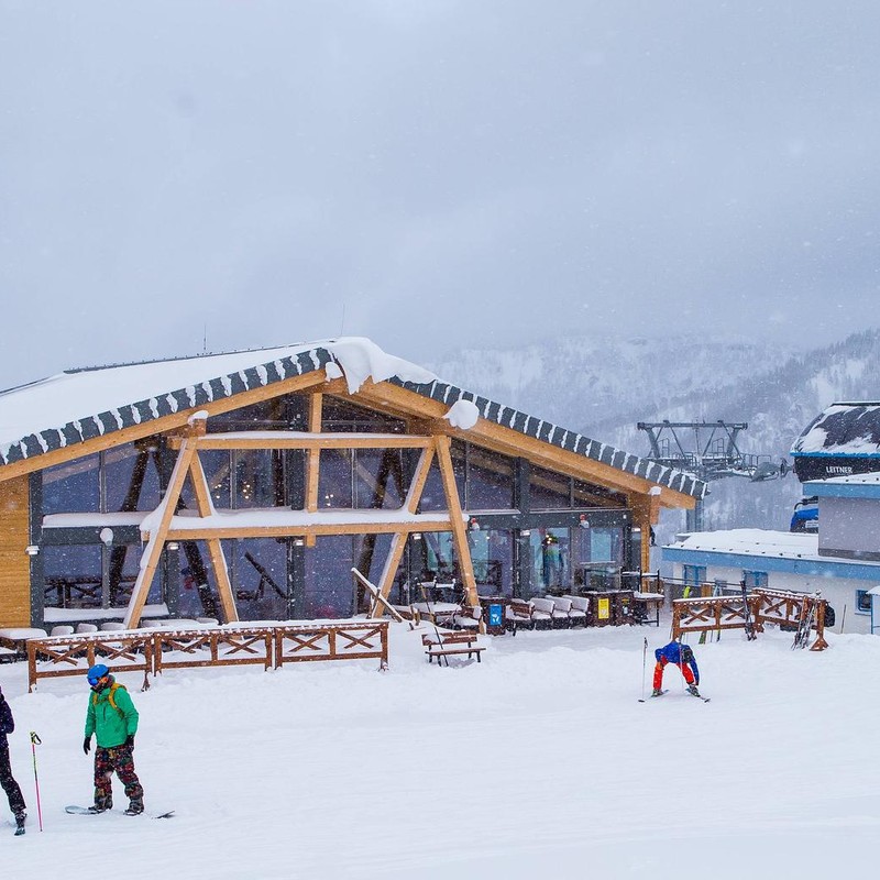 Pracovník samoobslužnej reštaurácie HABARKA Chopok SEVER 1287 m n. m